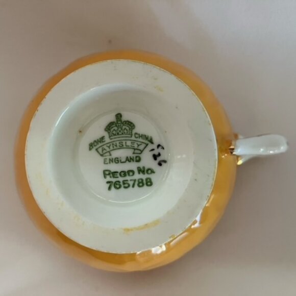 Aynsley England Bone China golden petal tea cup without saucer - Picture 4 of 4